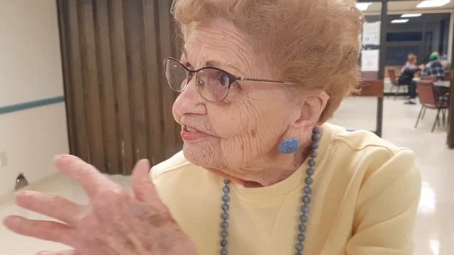 98 летняя украинка в США цитирует стихи на украинском языке смотреть онлайн