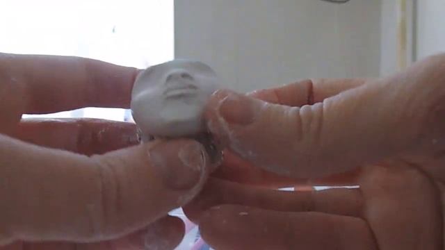 Леплю лицо бабушки из глины! Ватная игрушка. смотреть онлайн