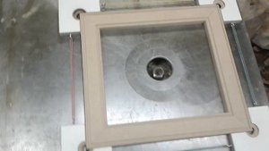 Самодельные зажимы для склейки рамы.