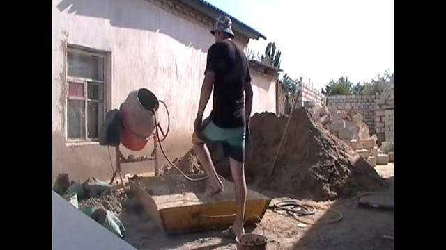 Стройка двухэтажного домика из ракушняка в два этажа смотреть онлайн