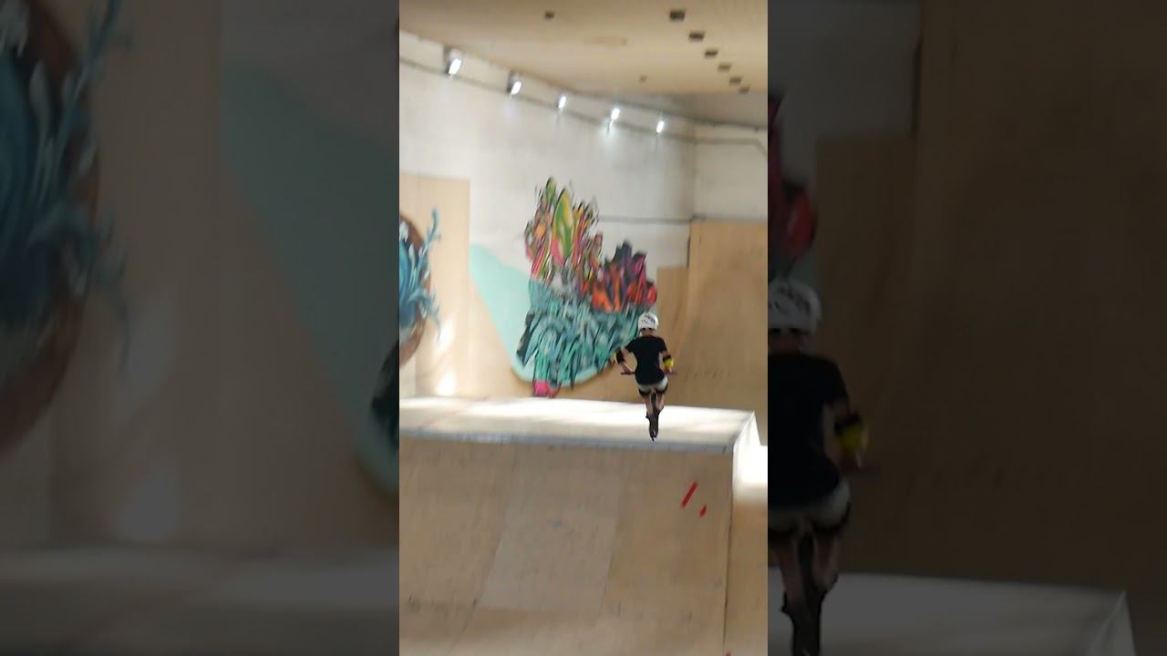 Трюки на самокате No hand (ноу хенд ) В крытом скейт парке BunnyHop смотреть онлайн