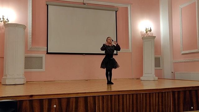 Варвара Вершинина читает стихотворение Леонида Захарова " Как ворона Варвара варила перловую кашу" смотреть онлайн