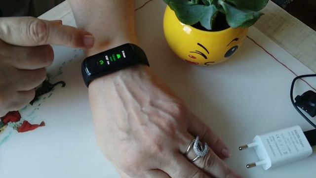 Обзор подарка! Фитнес браслет Samsung Galaxy Fit 2! Впечатления! смотреть онлайн
