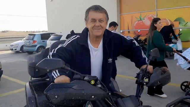 Ну что, красивая, поехали кататься.
