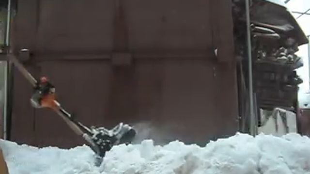 Приставка для мотокосы ST720r чистит снег смотреть онлайн