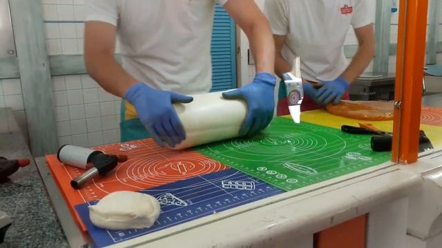 Остановка у дома. МАСТЕРСКАЯ КАРАМЕЛИ/Как делают конфеты! г. Львов смотреть онлайн