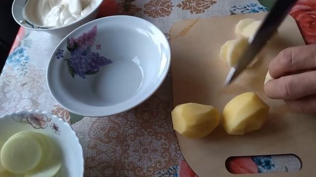 Скумбрия запеченная в духовке с картофелем и луком ! смотреть онлайн