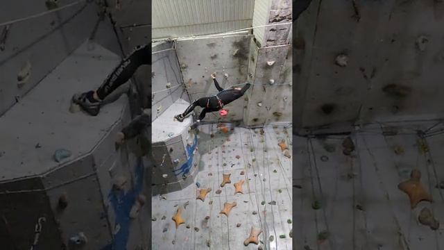 Скалолазание через потолок) смотреть онлайн