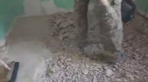 Демонтаж многослойной бетонной стяжки пола.