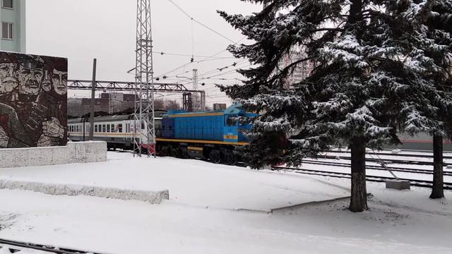 ТЭМ2-1371 маневрирует с ЭД4М смотреть онлайн