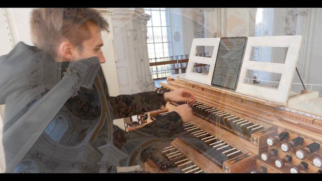 'Toccata in d Minor' on one of the rarest Pipe Organs in the World - Paul Fey смотреть онлайн