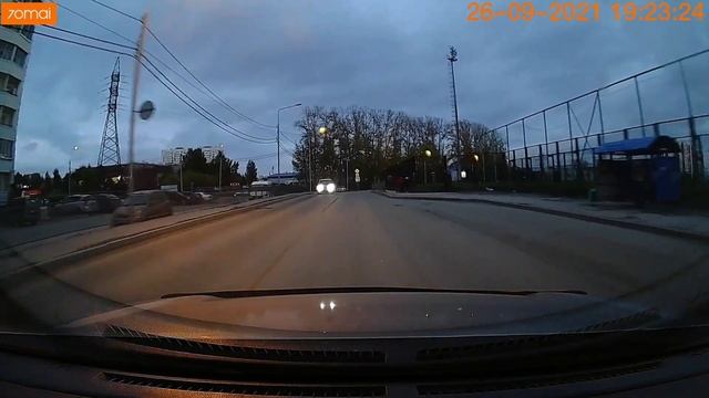 В Новосибирске ребёнок чуть не попал под автомобиль. смотреть онлайн