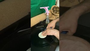 Чистящее средство для чистки - мойки пластинок.