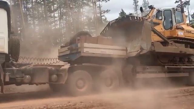 Штурмуем подъем на ВСТО с очень тяжёлым бульдозером август 2022 2 смотреть онлайн