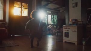 Реклама iPhone 13 — Беги, малыш, беги