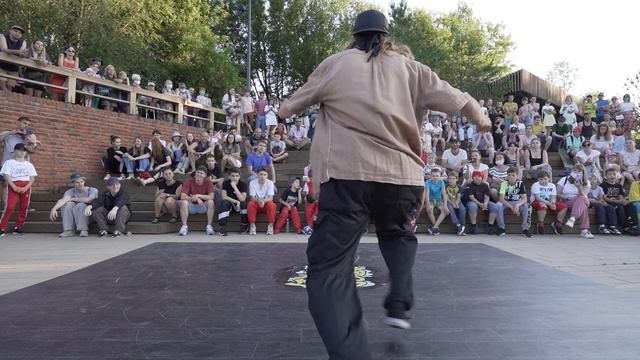 Судейский выход: b-boy UZEEROCK | QUEST OF THE BEST 11 смотреть онлайн