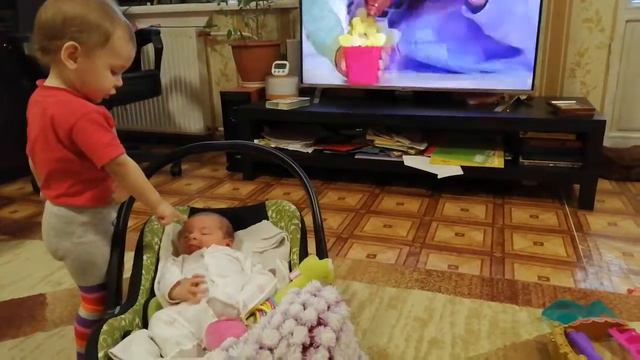 Маша укачивает Лизу смотреть онлайн