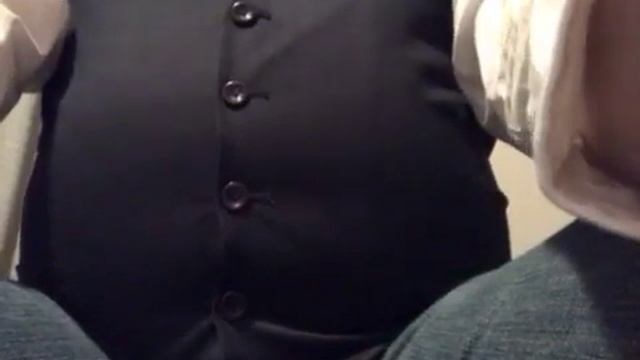 Puffing up my belly in a vest смотреть онлайн