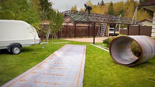 Простой, красивый, навес из поликарбоната для автомобилей от мастерской металлообработки Спецкаркас смотреть онлайн