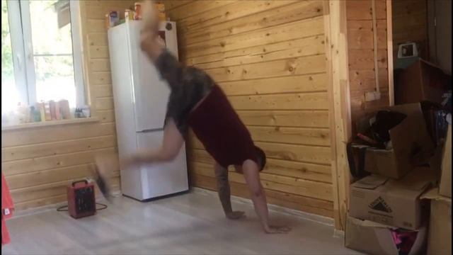 VLOG.130 отжиманий. Пятый день сушки. Стойка на руках. Дача.Колка дров. смотреть онлайн