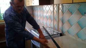 Монтаж кухонного плинтуса