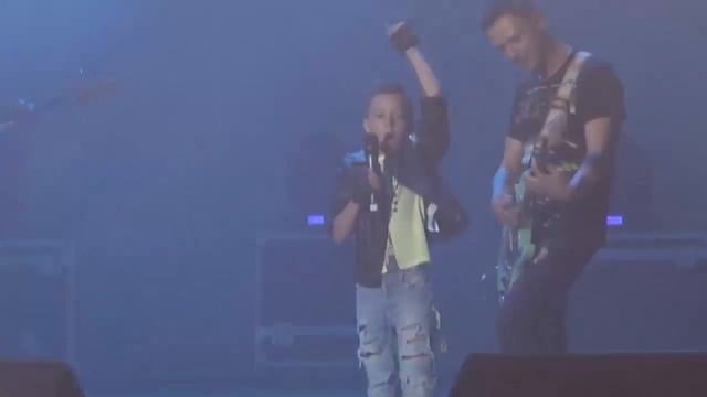 Макар Флакин, кавер-версия "Я люблю рок энд ролл" МУЗЫКА 4 смотреть онлайн