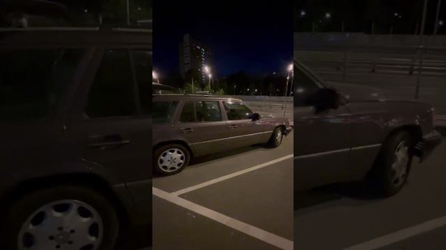 Живой универсал Mercedes 124 S124 на улицах Москвы