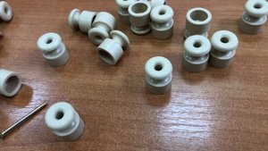 Ретро электрика, пластиковые изоляторы цвет слоновая кость