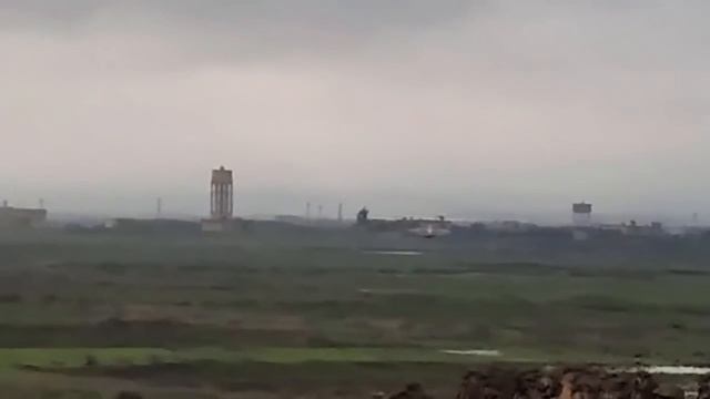 НЛО ищет что-то над водоемом смотреть онлайн