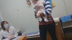Лиза впервые у врача.Первое посещение поликлиники малышом.