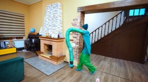 РАДУЖНЫЕ ДРУЗЬЯ ОХОТЯТЬСЯ НА НАС Rainbow friends in real life || РАДУЖНЫЕ ДРУЗЬЯ #2