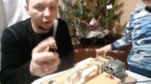 Токарный по дереву из  подручных средств.  Эксперимент!