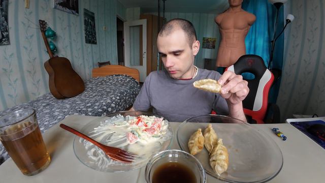 МУКБАНГ ДАМПЛИНГИ С КРЕВЕТКОЙ / САЛАТ ОВОЩНОЙ / ОБЖОР / EATING Mukbang / ASMR АСМР