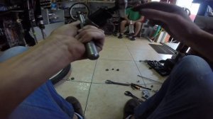 Выпрессовка подшипников из барабана задней втулки