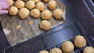 Готовлю профитроли? и два крема для них?