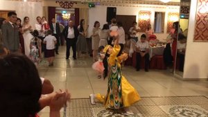 Арайлым Турарова узбекский танец Свадьба Кайрат-Салтанат 5.08.17