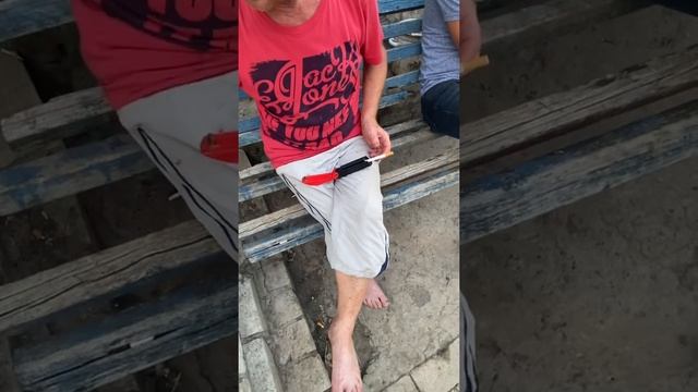 Как набить табаком сигаретную гильзу с помощью машинки смотреть онлайн