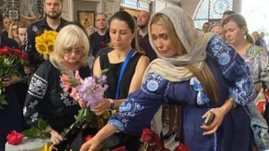 Побледнеете от увиденного!  Первые кадры с похорон Русланы Писанки