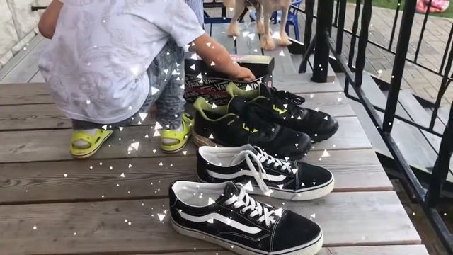 ДЕТИ ИЩУТ КИНДЕР СЮРПРИЗЫ|ОТКРЫВАЕМ КИНДЕР СЮРПРИЗЫ смотреть онлайн