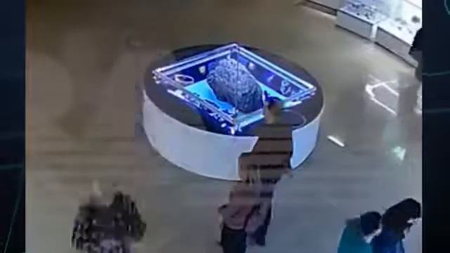 ЧЕЛЯБИНСКИЙ "МЕТЕОРИТ" ОЖИЛ, в музее над челябинским метеоритом поднялся купол!