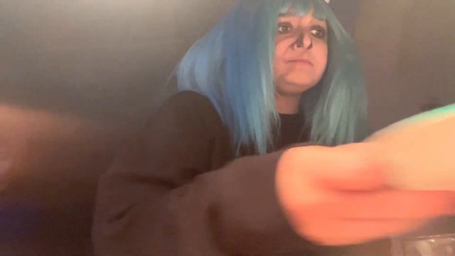 Salvis tries to make food but gets distracted смотреть онлайн