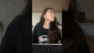 Как ведет себя девушка когда ей нравится парень. Симпатия , как распознать 😁