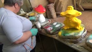 Производство садовых фигур. Мастер класс по покраске