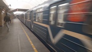 Метро Санкт-Петербурга. Пришелец следует в оборотный тупик на станции Спасская