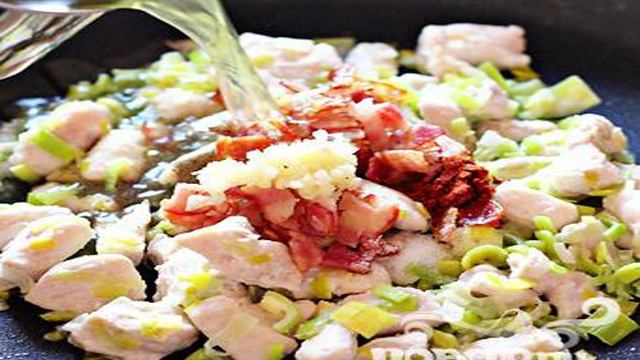 Куриный Строганов