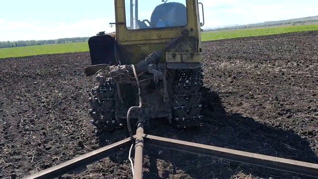 ДТ 75 с двумя культиваторами КПС-4,2 смотреть онлайн