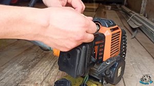 ЗАМЕНА ? КОЛПАЧКА ?СВЕЧИ ЗАЖИГАНИЯ? НА МОТОКОСЕ (ТРИММЕР). REPLACING SPARK PLUG CAP 更換火花塞蓋
