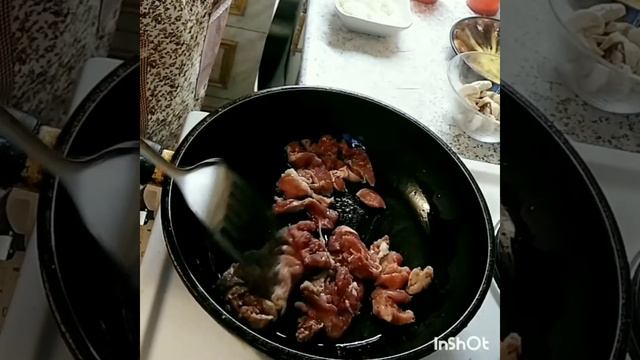 #деревенскиебудни Свинина на картофельном дранике..
