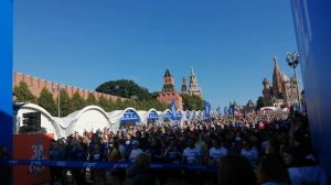 Старт полумарафона "Забег.рф", проходивший 4 июня 2023 года в Москве на Васильевском спуске