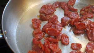 Жареный корень сельдерея с колбасками